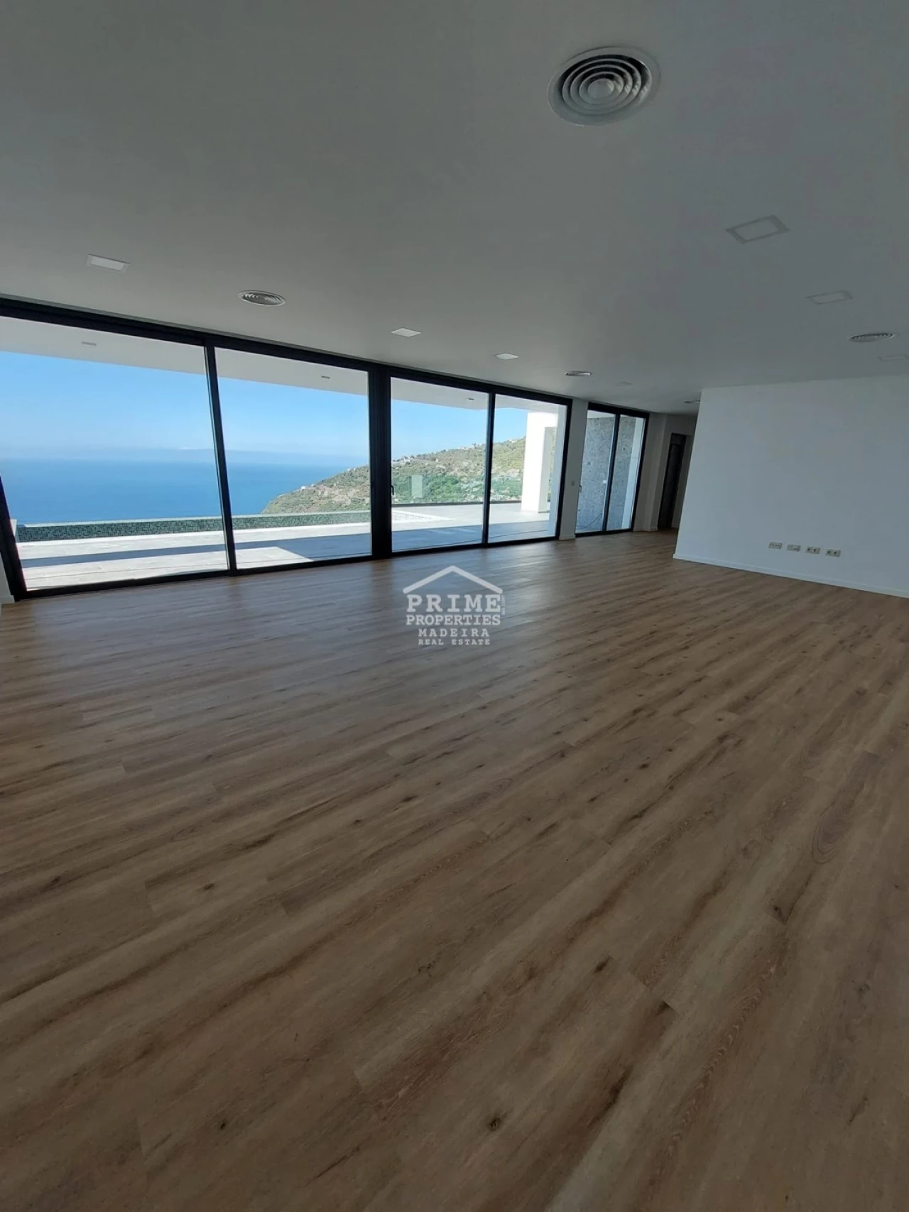 Moradia T4 para Venda em Arco da Calheta Foto 4
