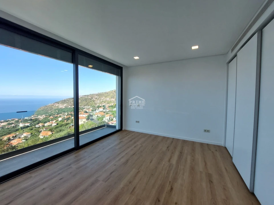 Moradia T4 para Venda em Arco da Calheta Foto 5