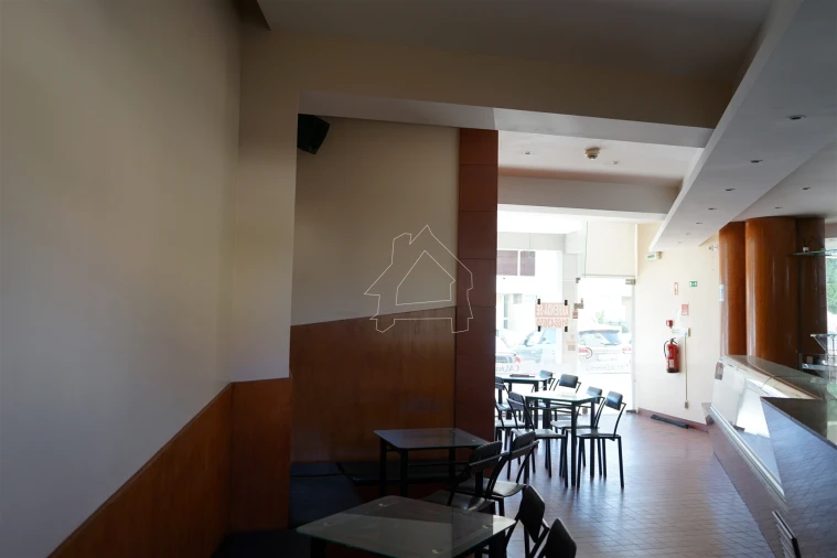 Loja para Arrendamento em Santa Maria da Feira, Travanca, Sanfins e Espargo Foto 3