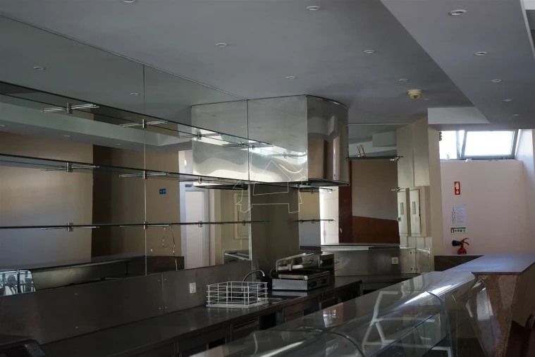 Loja para Arrendamento em Santa Maria da Feira, Travanca, Sanfins e Espargo Foto 2