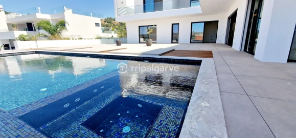 Moradia T4 para Venda em Albufeira e Olhos de Água
