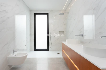 Moradia T4 para Venda em Albufeira e Olhos de Água