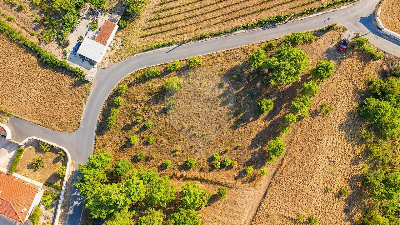 Terreno para Venda em Olhalvo Foto 2