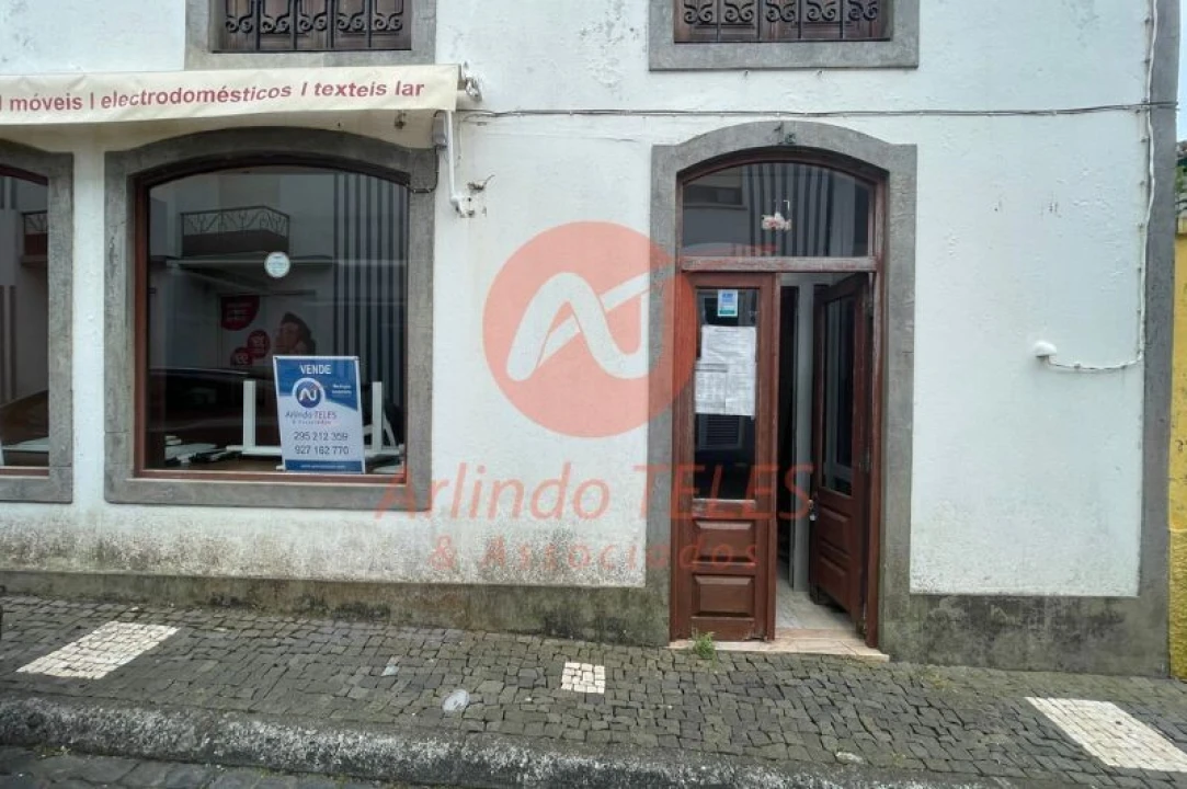 Loja para Venda em Praia da Vitoria (Santa Cruz) Foto 1