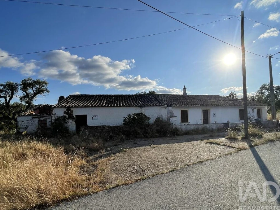 Moradia T4 para Venda em Ameixial Foto 1