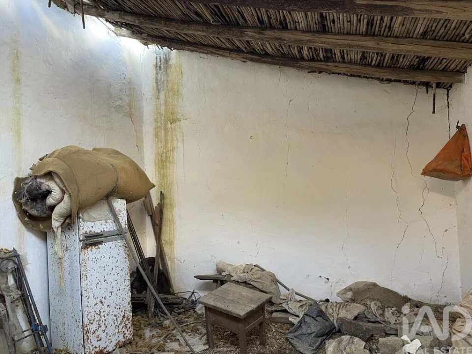 Moradia T4 para Venda em Ameixial Foto 16