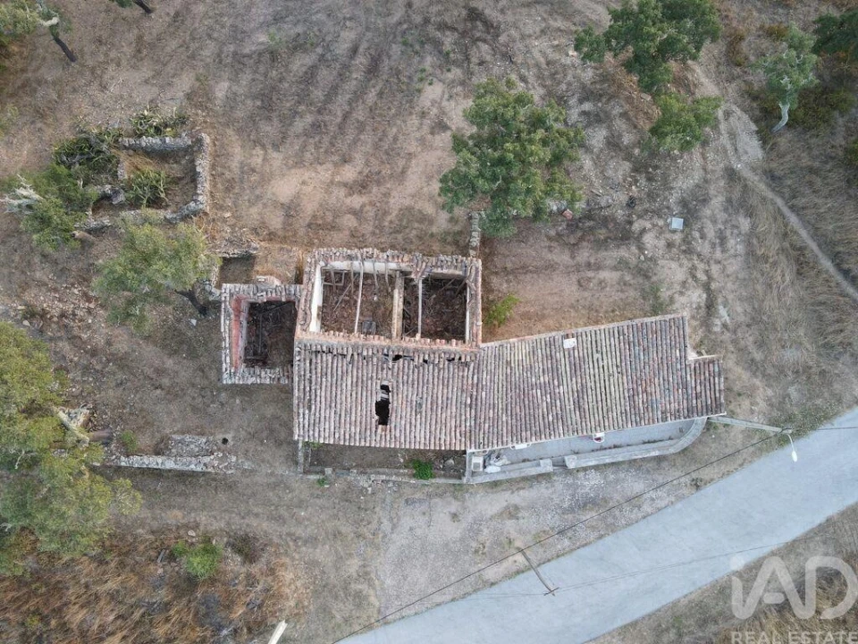 Moradia T4 para Venda em Ameixial Foto 23