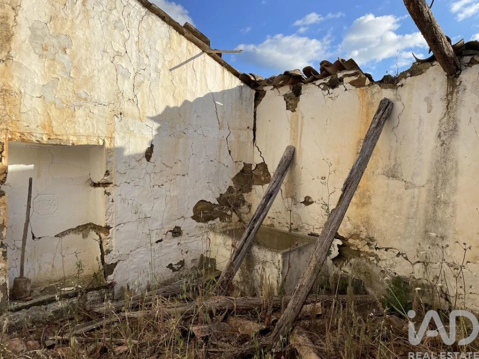 Moradia T4 para Venda em Ameixial Foto 18