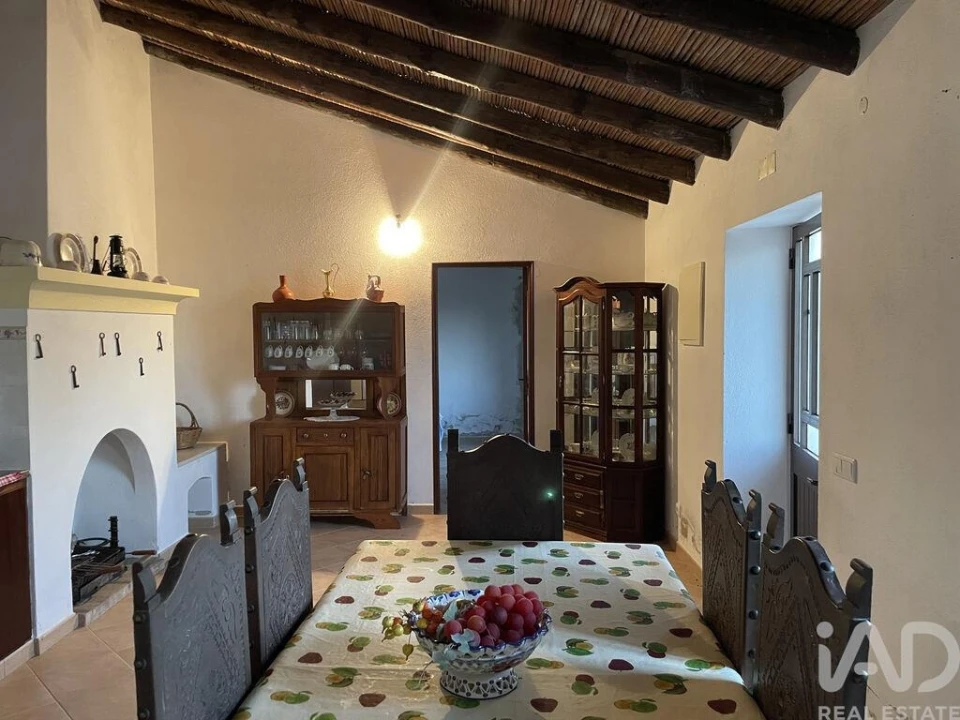 Moradia T4 para Venda em Ameixial Foto 4