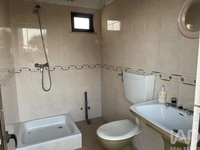 Moradia T4 para Venda em Ameixial Foto 9