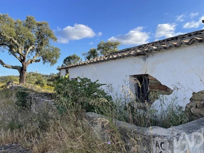 Moradia T4 para Venda em Ameixial Foto 14