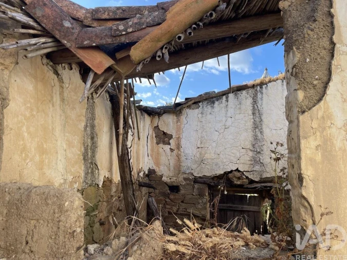 Moradia T4 para Venda em Ameixial Foto 17