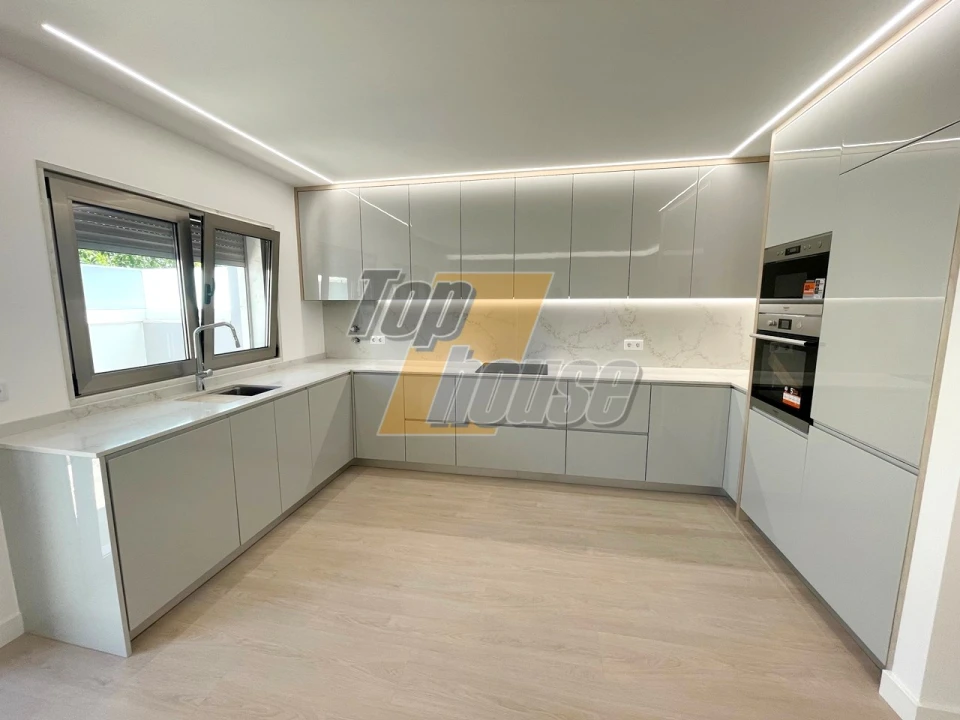 Apartamento T3 para Venda em Costa da Caparica Foto 3