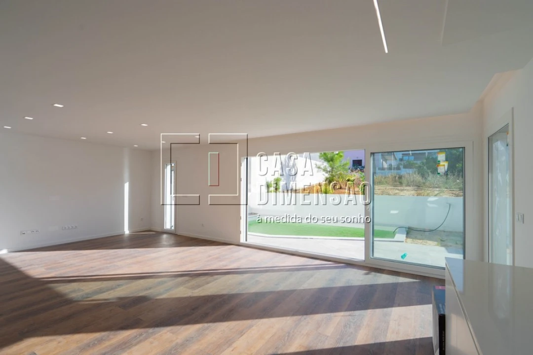 Moradia T4 para Venda em Amora Foto 10