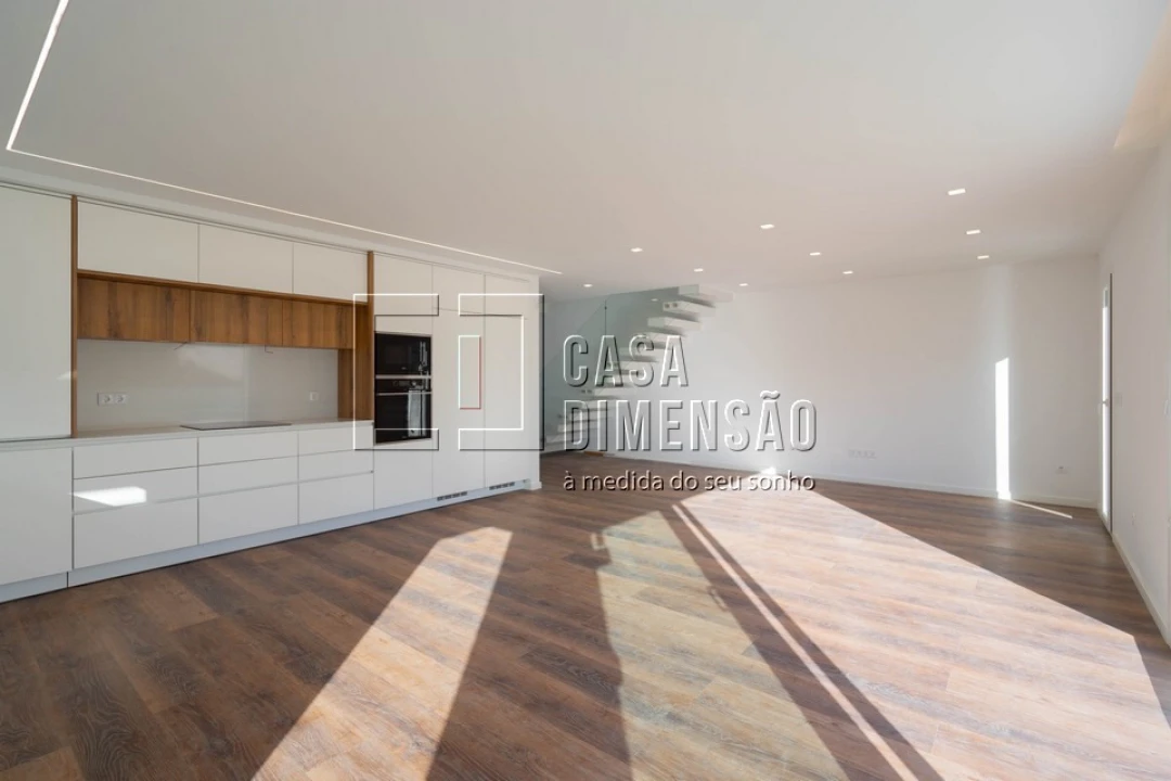 Moradia T4 para Venda em Amora Foto 11