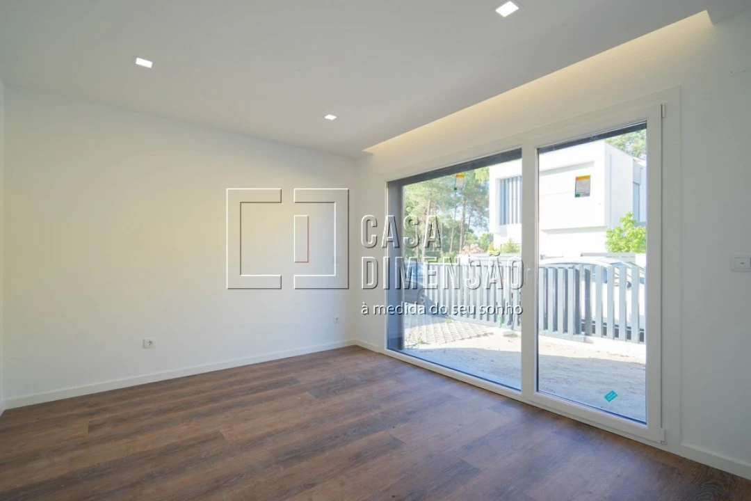 Moradia T4 para Venda em Amora Foto 18