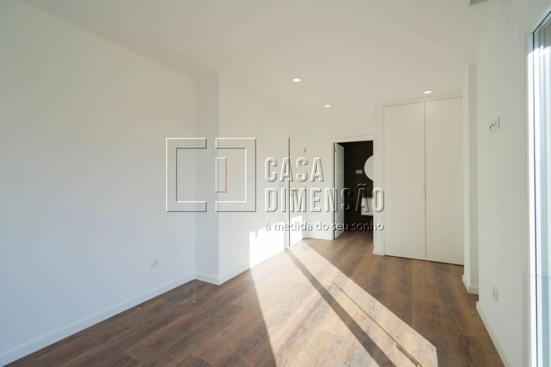 Moradia T4 para Venda em Amora Foto 27