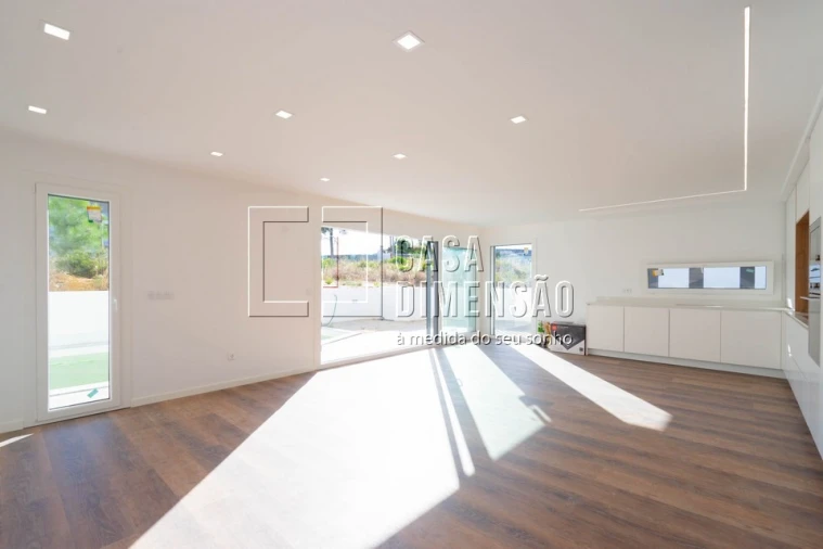 Moradia T4 para Venda em Amora Foto 6