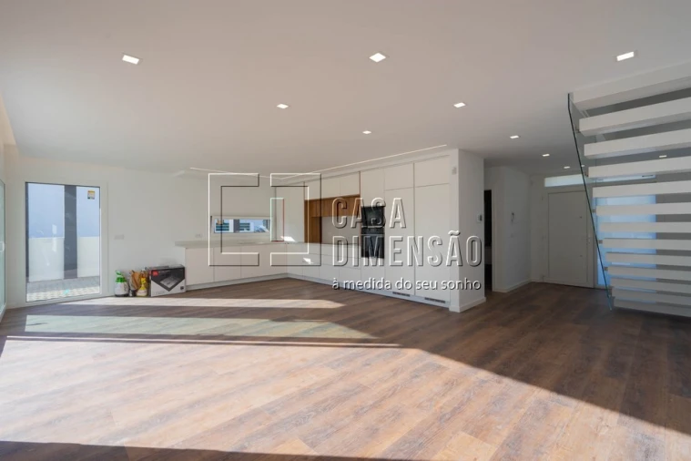 Moradia T4 para Venda em Amora Foto 8