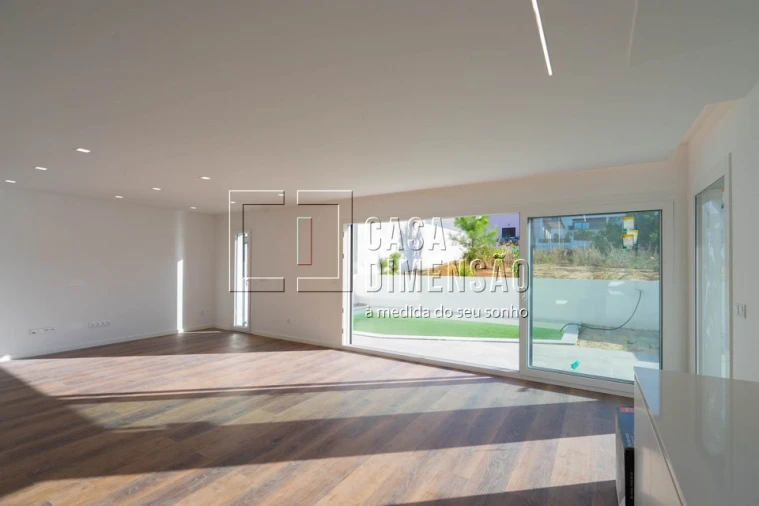 Moradia T4 para Venda em Amora Foto 10