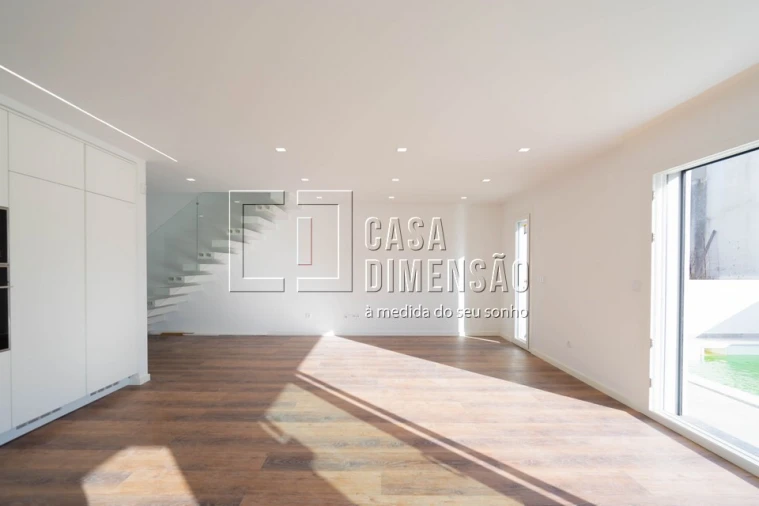 Moradia T4 para Venda em Amora Foto 12