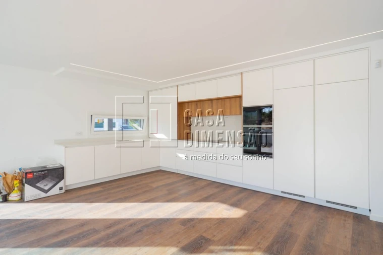 Moradia T4 para Venda em Amora Foto 13