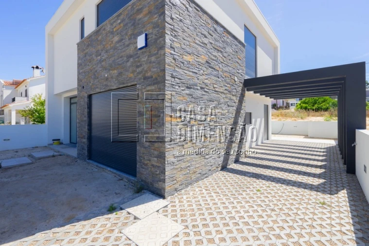 Moradia T4 para Venda em Amora Foto 48