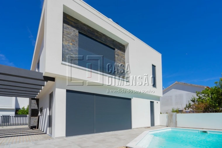 Moradia T4 para Venda em Amora Foto 1