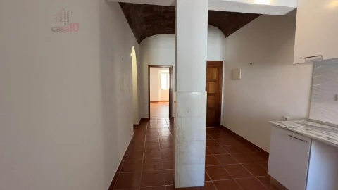 Apartamento T2 para Arrendamento em Évora (São Mamede, Sé, São Pedro e Santo Antão)