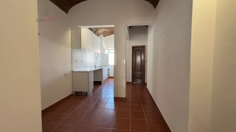Apartamento T2 para Arrendamento em Évora (São Mamede, Sé, São Pedro e Santo Antão)