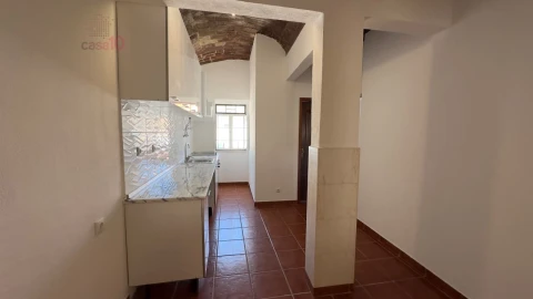 Apartamento T2 para Arrendamento em Évora (São Mamede, Sé, São Pedro e Santo Antão)