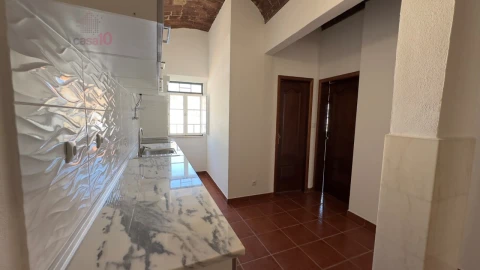Apartamento T2 para Arrendamento em Évora (São Mamede, Sé, São Pedro e Santo Antão)
