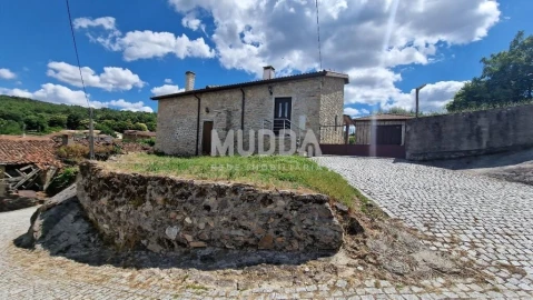 Moradia T3 para Venda em Santa Comba de Rossas