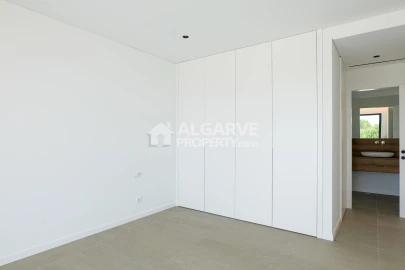 Moradia T4 para Venda em Quarteira