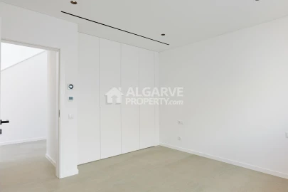 Moradia T4 para Venda em Quarteira