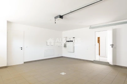Moradia T4 para Venda em Quarteira