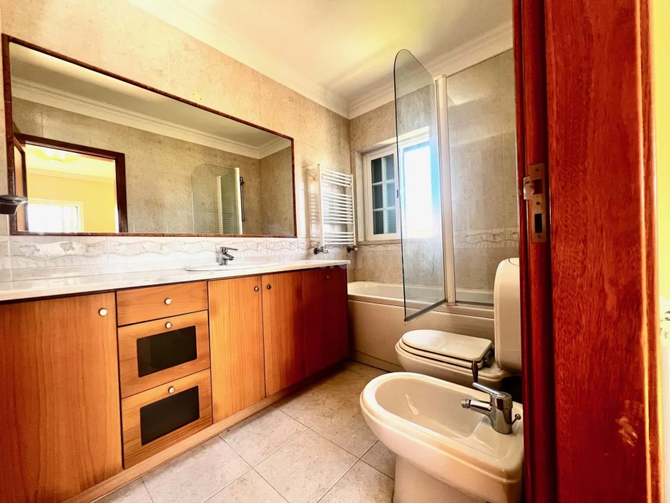 Moradia T3 para Arrendamento em Alcabideche Foto 24