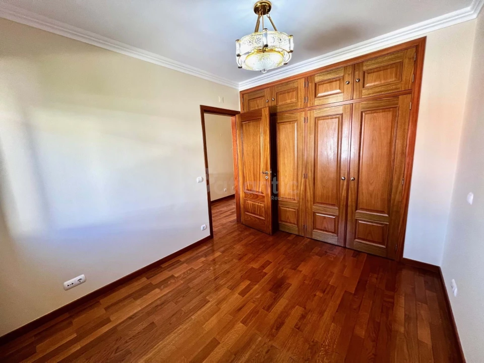 Moradia T3 para Arrendamento em Alcabideche Foto 10