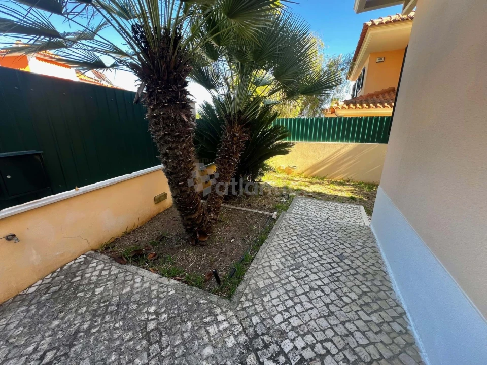 Moradia T3 para Arrendamento em Alcabideche Foto 37