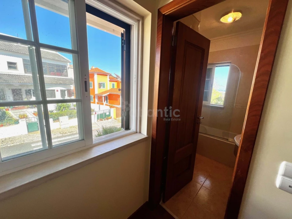 Moradia T3 para Arrendamento em Alcabideche Foto 13