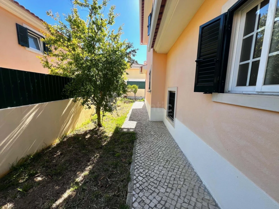 Moradia T3 para Arrendamento em Alcabideche Foto 38