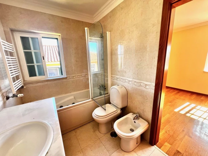 Moradia T3 para Arrendamento em Alcabideche Foto 25