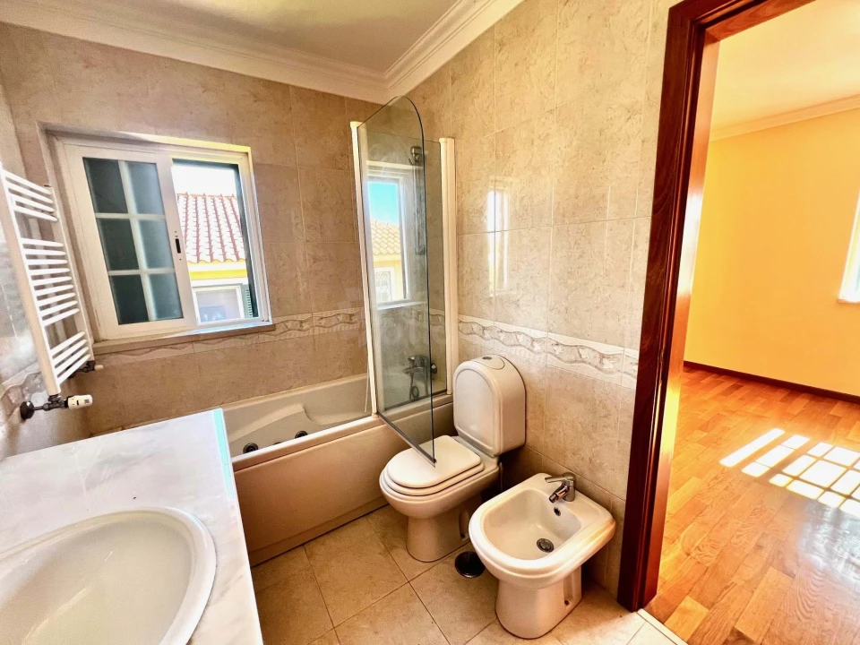 Moradia T3 para Arrendamento em Alcabideche Foto 26