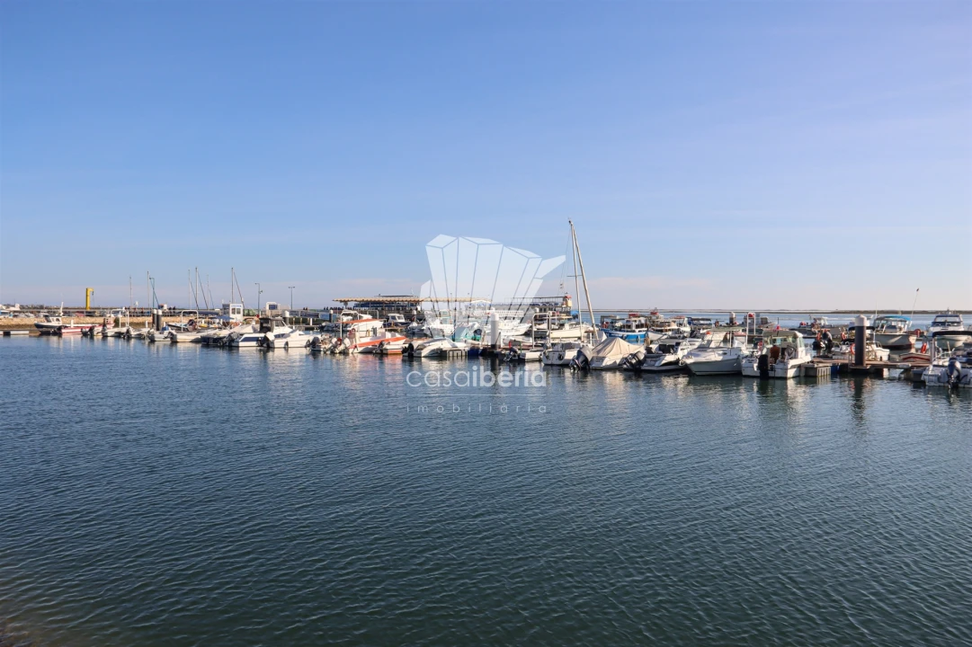 Apartamento T1 para Venda em Quelfes Foto 14