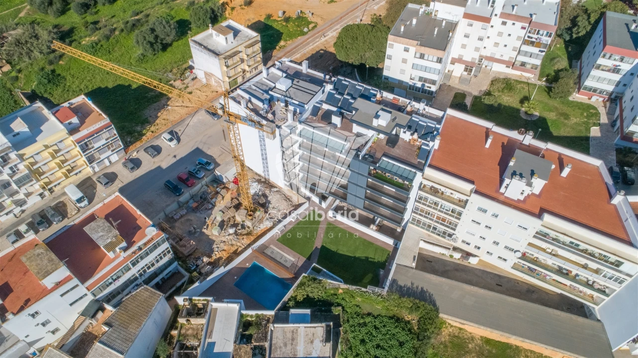 Apartamento T1 para Venda em Quelfes Foto 4