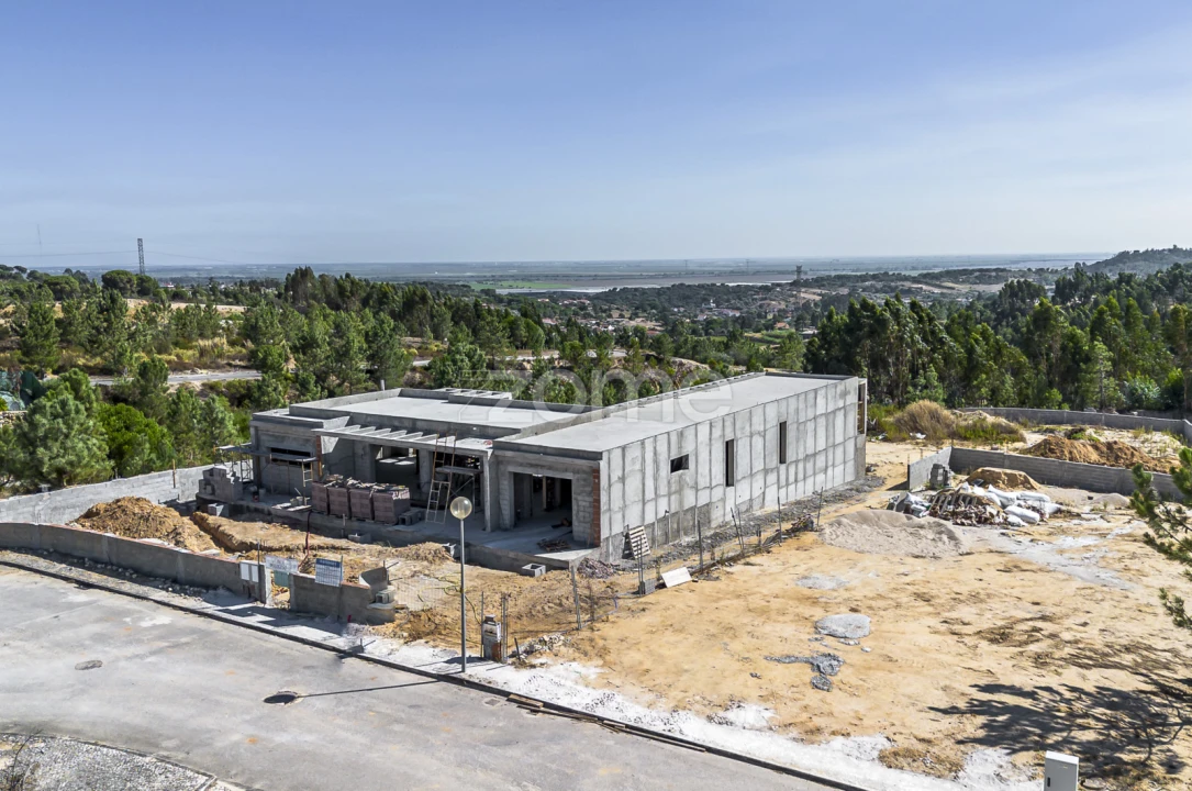 Moradia T4 para Venda em Azambuja Foto 3