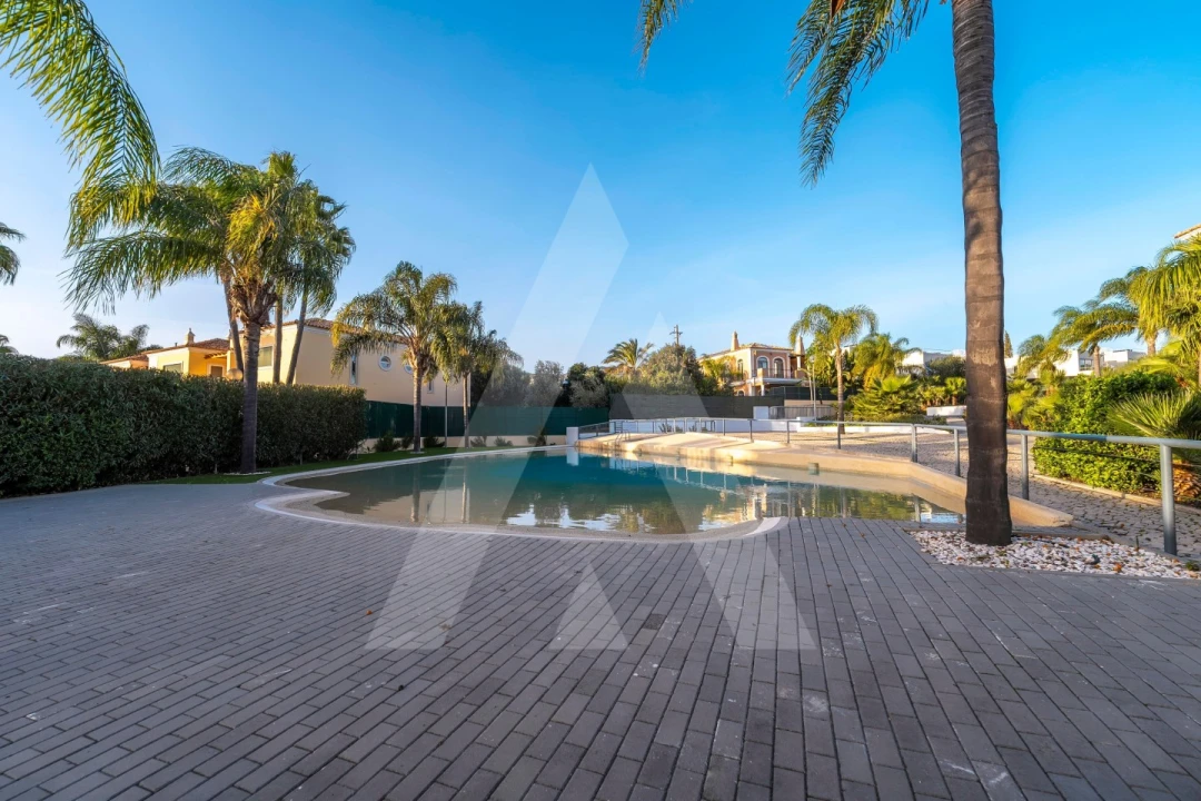 Apartamento T3 para Venda em Santa Barbara de Nexe Foto 48