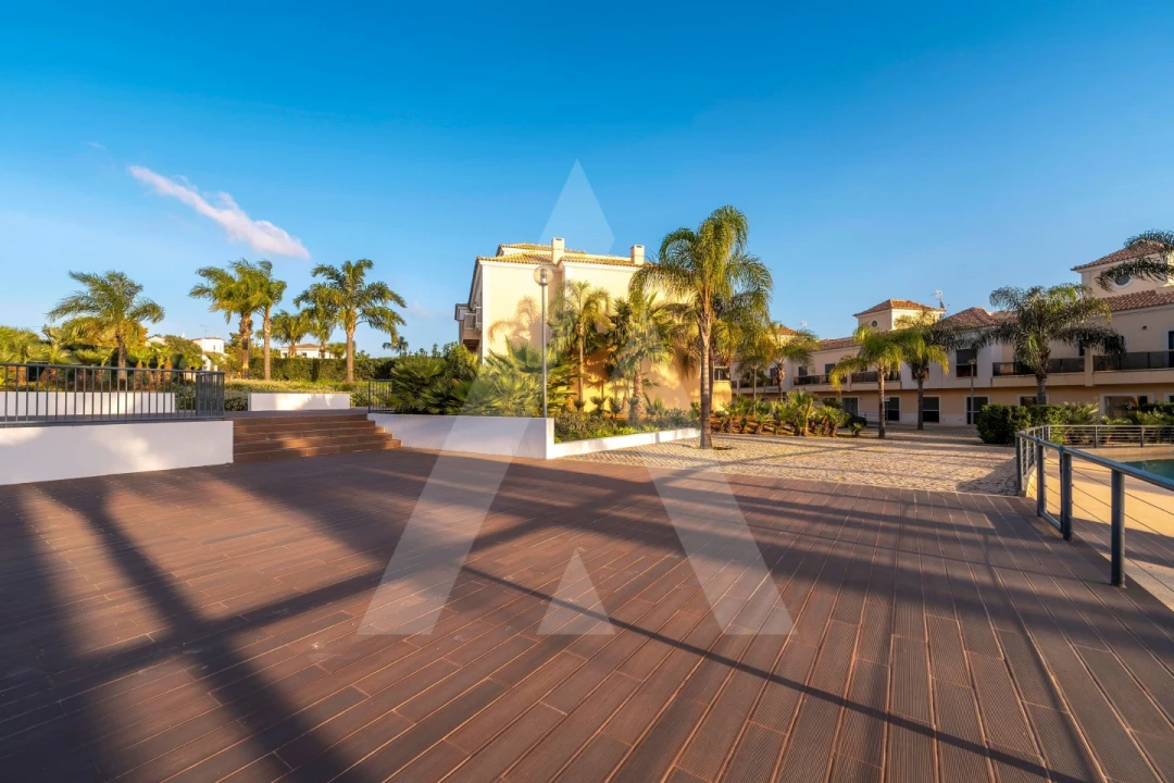 Apartamento T3 para Venda em Santa Barbara de Nexe Foto 51