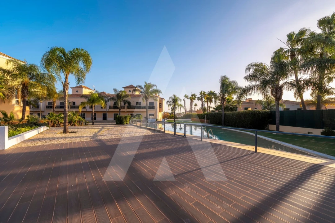 Apartamento T3 para Venda em Santa Barbara de Nexe Foto 52