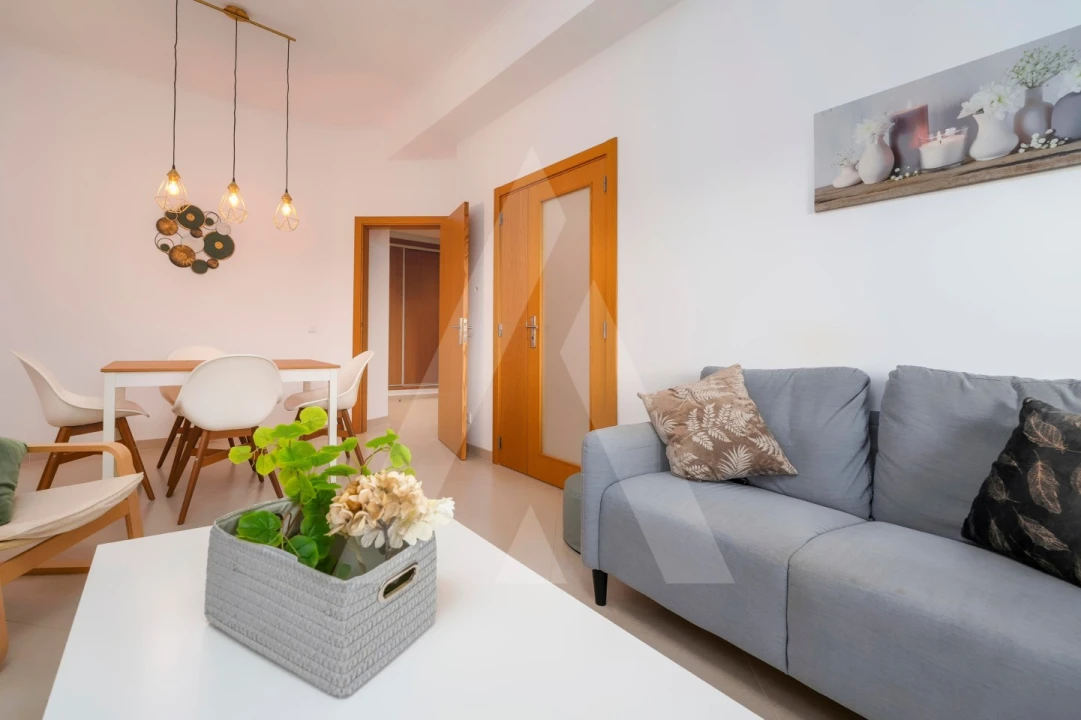 Apartamento T3 para Venda em Santa Barbara de Nexe Foto 3